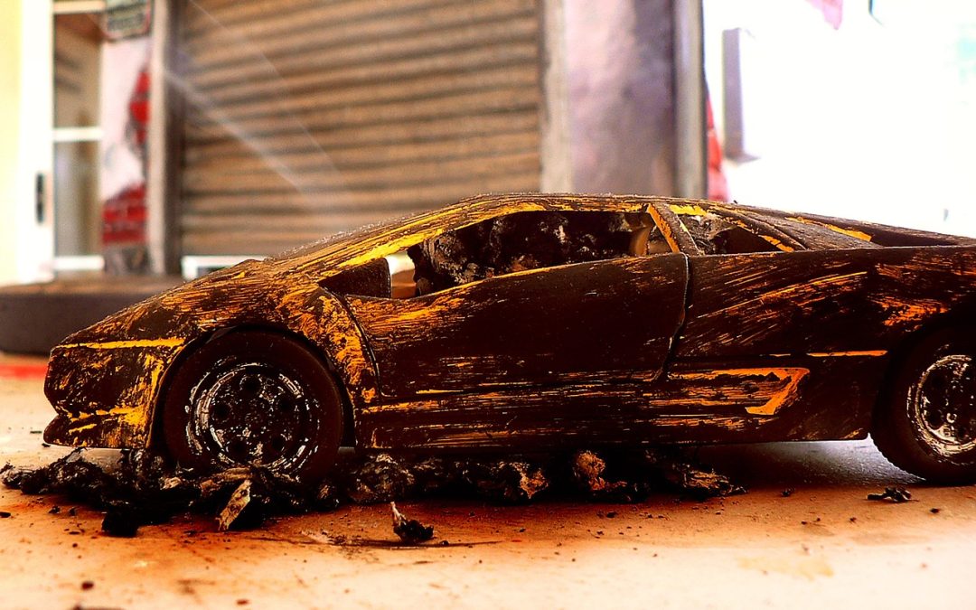 Dinas Damkar Sanggau Tangani Pohon Tumbang di Kantor Walikota